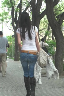 蓝色紧牛高跟美女模特[412M/MP4]