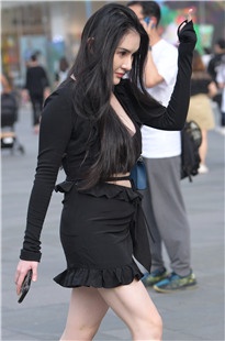 肤白美腿性感小姐姐3A6926[1.32G]