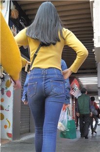 紧身牛仔肥屯长发少女玩自拍JS130[2.74G]