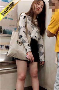 4K-地铁上的大长腿美女[495M/MP4]