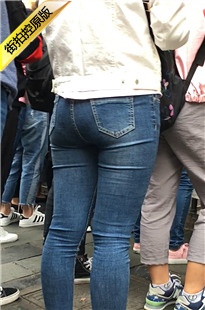 排队的街拍牛仔裤MM[410M/MOV]