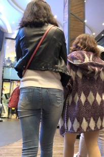 超紧牛仔裤美少fu走路已经变形