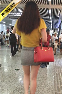 地铁跟拍紧绷包臀短裙极品圆润翘臀美女[151M/MOV]
