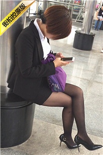 【醉爱作品】街拍黑丝黑高MM [160M/MOV]