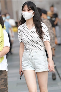 白皙美腿辣妈3A4744[1.5G]