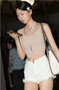 热裤长腿小姐姐3A6535[2.38G]