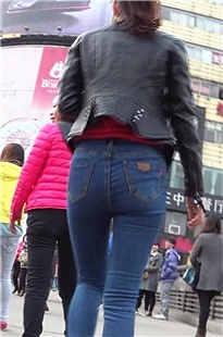 长腿牛仔裤MM走起路来PG扭啊扭[60M/MTS]