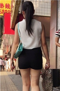 紧臀长腿美女，不容错过啊[483M/MOV]