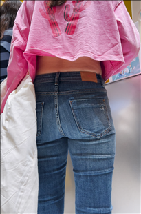 街拍牛仔裤少fu的丰满紧屯KL165[2.82G]