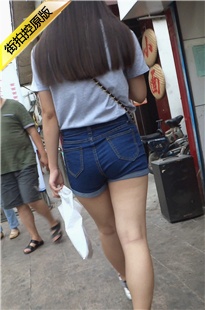 美眉子的热裤翘臀就是吸引眼球[203M/MTS]