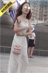 4K-白色连衣裙丝足美女4 [2.46G/AVI]