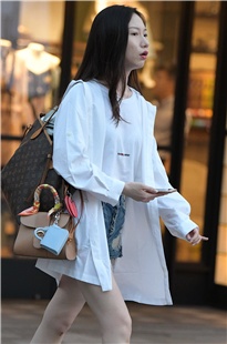 打伞的高跟白皙美腿美女3A3206[1.52G]