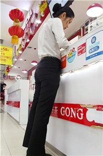 商场白衣黑裤职业装[1.02G/MP4]