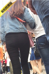 古街极品紧翘黑色紧身裤美眉[382M/MOV]