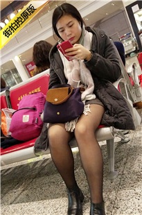 4K-候车的黑丝长发清纯美女[824M/MP4]