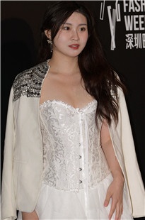 白皙美女3A6482[1.93G]