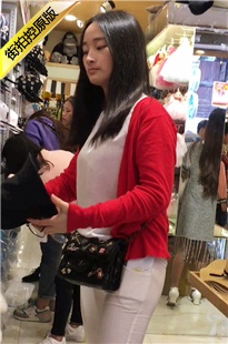 红色上衣紧身白裤美眉饱满圆臀[344M/MOV]