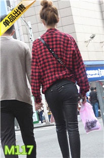 4K-两个黑色紧身皮裤美眉M117[1G]