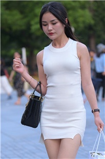 她的内心毫无波澜3A7381[2.16G]