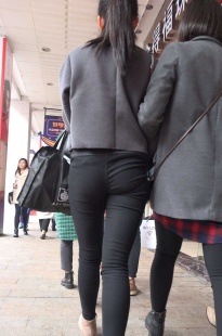 紧身黑裤深沟美内痕大学生[5P]