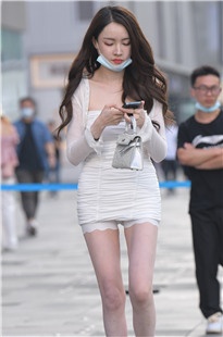 雪白美腿小姐姐【套图+视频】3A6924[3.37G]