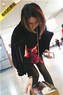 4K-买票的黑色包臀裙黑丝长腿美女[526M/MP4]