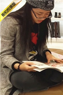 街拍鞋店的棉袜美女们轮番登场引爆你的眼球[266M/WMV]