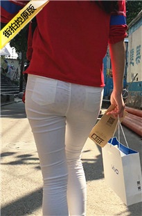 跟拍紧身微透白裤美女，点点内内[430M/MOV]