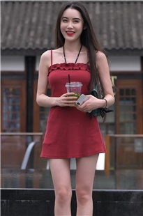 清凉的白皙小姐姐3A2899[179M]