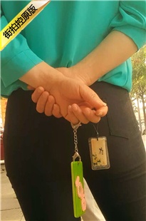 绿衣黑裤shaofuxinggan紧臀[990M/MP4]