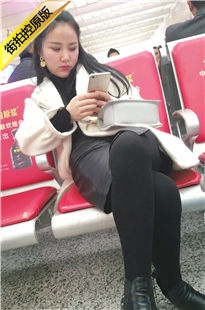 4K-白色毛大衣黑丝luo靴美眉[590M/MP4]