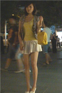 白色高跟白色超短裙修长MT美女[148M/MP4]