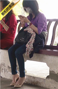 4K-公园内的美眉脱高跟[1.4G/MP4]