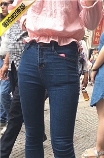 前后拍摄紧绷蓝色牛仔裤美女前三角和翘臀[870M/MOV]