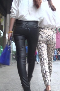 街拍细腰长腿皮裤OL [191M/MTS]