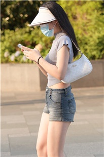 美背美腿热裤小姐姐3A7570[1.49G]