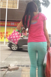 性感翘臀蓝裤小妹[158M/MOV]