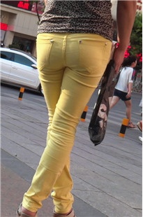 黄色紧身铅笔裤圆臀妹子，这双腿夹的特紧[240M/MTS]
