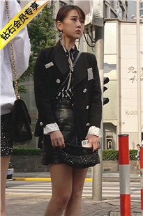 4K-短裙长腿街拍美女在等车DJ303[1.42G]