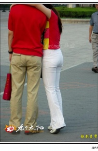 丰满性感的摆臀