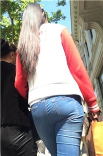 牛仔裤MM，很有良家的感觉[187M/MP4]