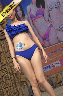 4K-深蓝色比基尼高校女生[1.56G/MP4]