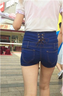 超紧高腰牛仔热裤MM，上衣超透内痕隐约可见[283M/MOV]