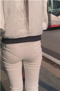 等公车的白裤翘臀MM [186M/MP4]