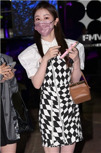 美腿美足小姐姐3A3898[3.73G]