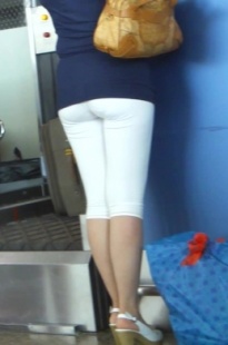 深圳机场超薄白色打底裤[53.6M/MP4]