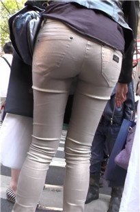 【幽明作品】 性感包臀金黄色裤美女[MP4/715MB]