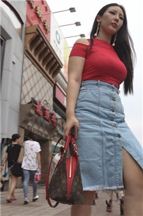 【街拍之魂】4K超清画质！xinggan红衣大胸美女[MP4/1GB]