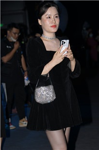 爱穿黑丝的娇萋3A5534[3.49G]