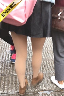 跟拍黑色短裙肉色SW粉包学生美眉[188M/MOV]